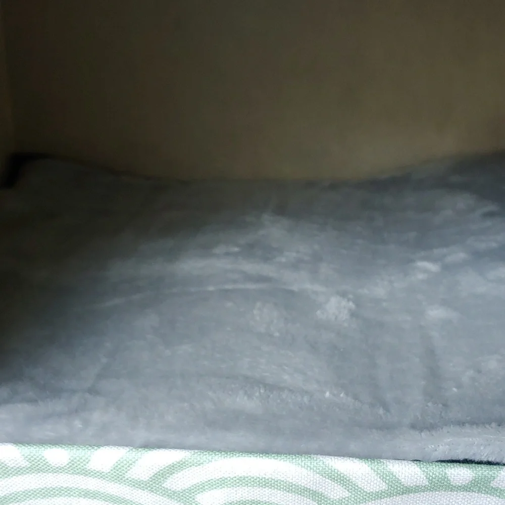 Cat Bed with scratch pad
